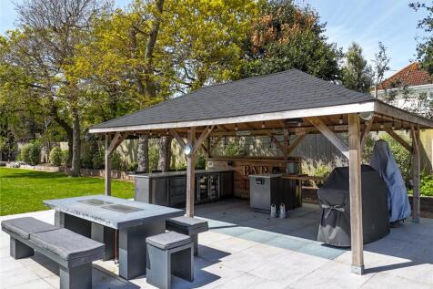 Outdoor Kitchen