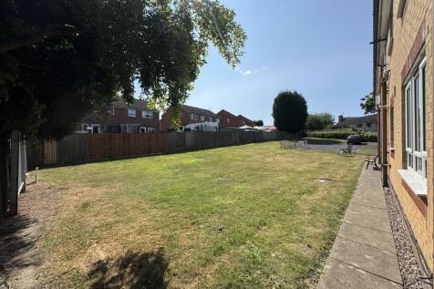 Rear communal gardens