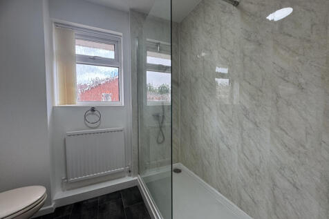 Shower/WC (upstairs)