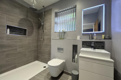 Downstairs WC/Shower