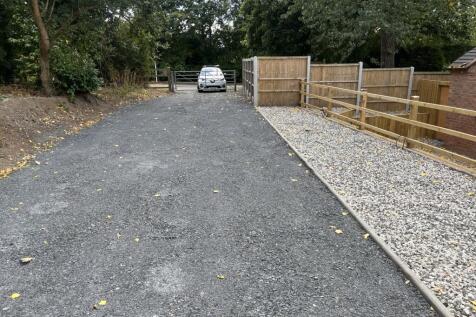 Driveway to front