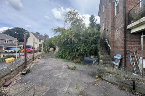 Side patio (pedestrian access to Modern Hill)