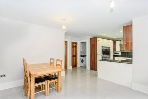 Kitchen / Reception