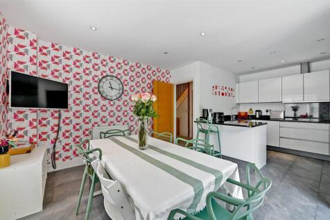 Kitchen / Dining