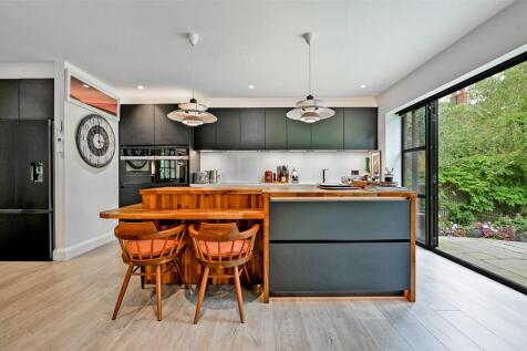 Kitchen / Reception