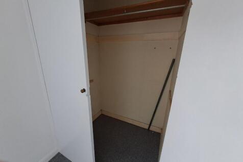 Cupboard bedroom 1 