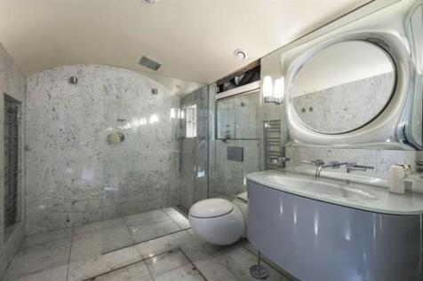 Bathroom 1  -Flat...