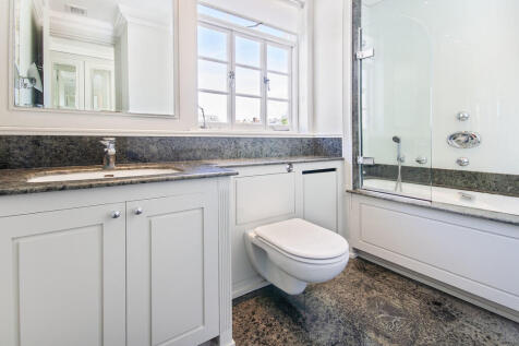 19 Flood St bath1