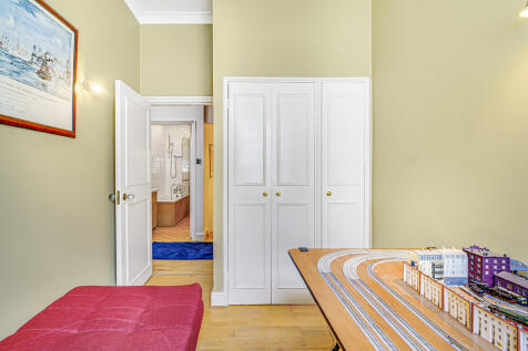 Queen&#39;sGateMews29...