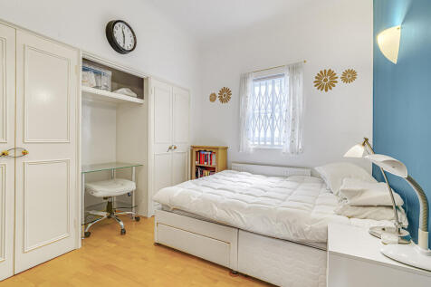 Queen&#39;sGateMews29...