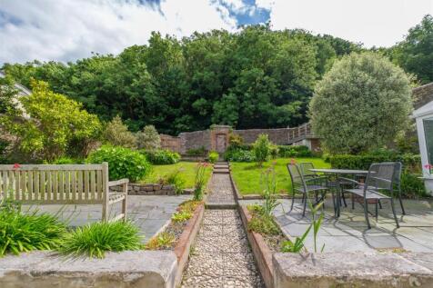 Parry Vines Cawsand Outside Sunny-11.jpg