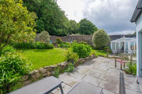Parry Vines Cawsand Outside Sunny-12.jpg