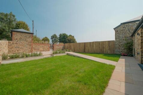 Parry Pengover Outside-4.jpg