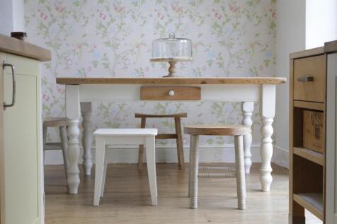 thumbnail_Dining table.jpeg