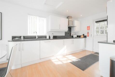 Parry 8 Oakridge St. Mellion-12.jpg