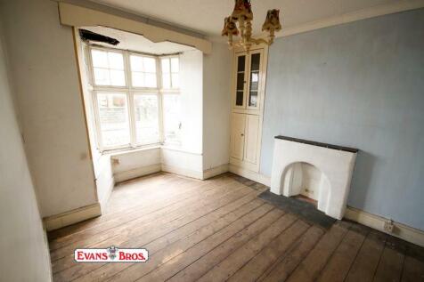 BAY FRONTED LIVING ROOM
