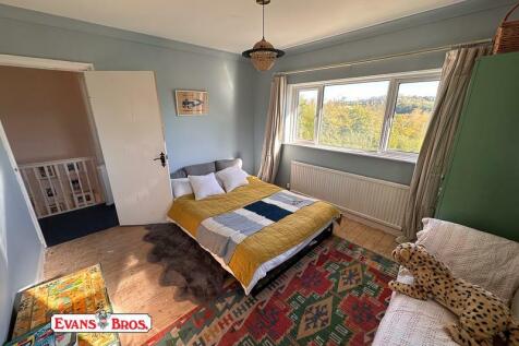 FRONT BEDROOM 2