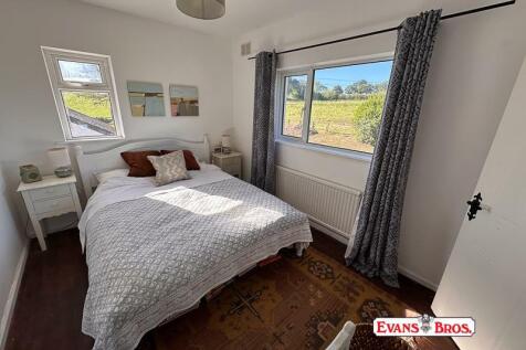 REAR BEDROOM 3