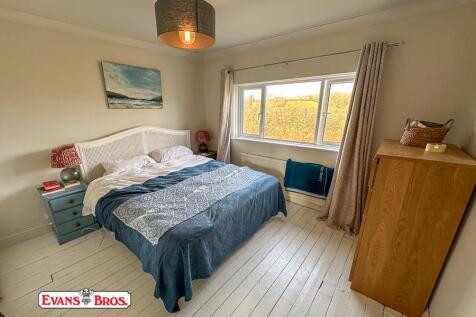 MAIN BEDROOM 1