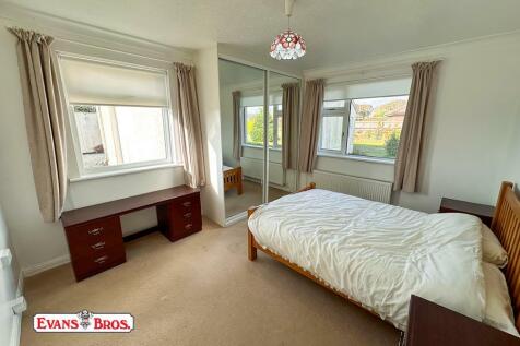 SIDE BEDROOM 2