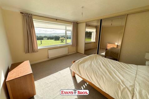 FRONT BEDROOM 1