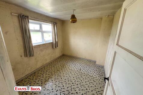 REAR BEDROOM 3