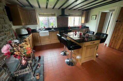 KITCHEN / BREAKFAST ROOM