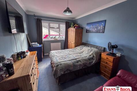 DOUBLE BEDROOM 2