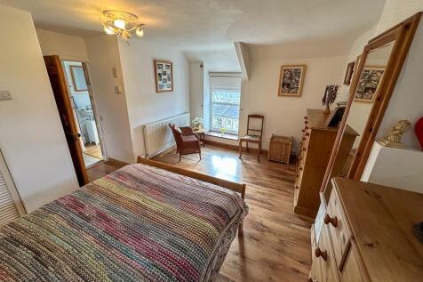 DOUBLE BEDROOM 2