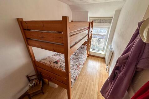 SINGLE BEDROOM 3