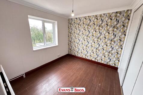 DOUBLE BEDROOM 1