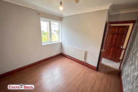 DOUBLE BEDROOM 2