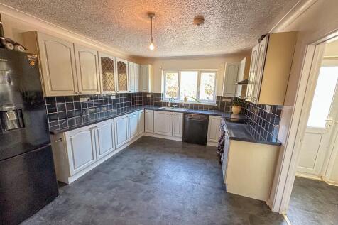 KITCHEN / BREAKFAST ROOM