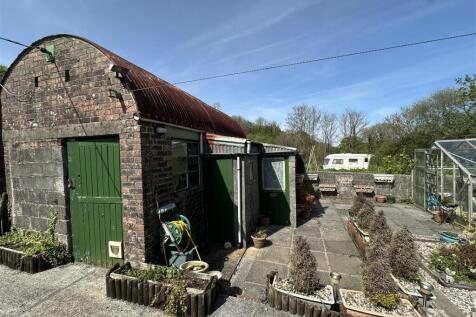 Dutch Barn with lean to