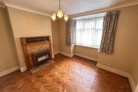 BAY FRONTED LIVING ROOM