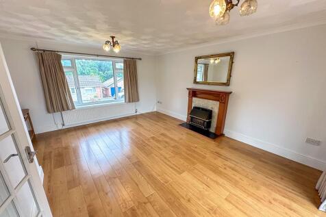 LIVING / DINING ROOM