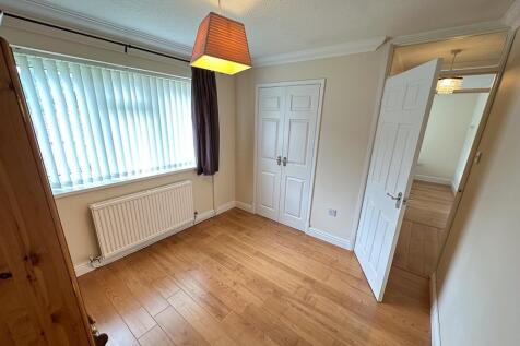 FRONT DOUBLE BEDROOM 3