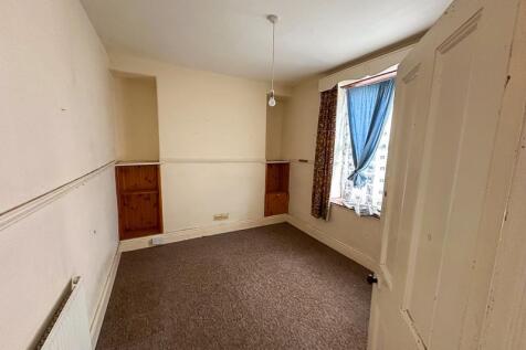 FRONT LIVING ROOM 1