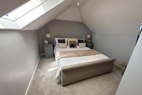 MAIN BEDROOM 1
