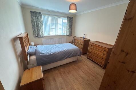 REAR BEDROOM 2
