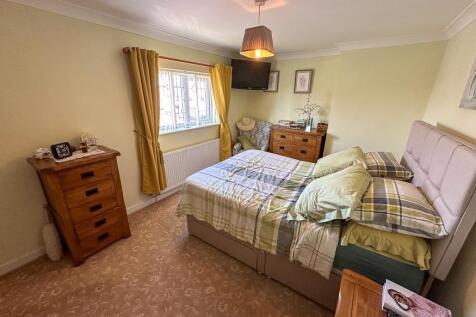 FRONT DOUBLE BEDROM 1