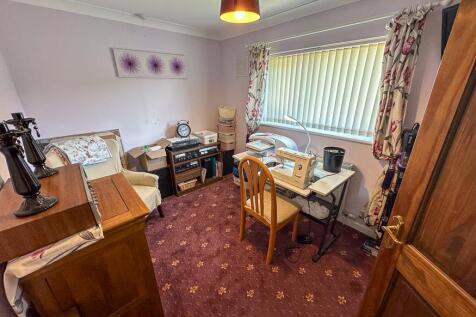 EREAR DOUBLE BEDROOM 3