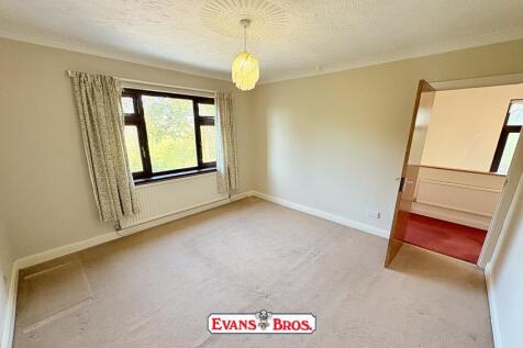 FRONT DOUBLE BEDROOM 2