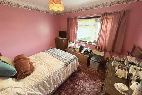 REAR DOUBLE BEDROOM 3