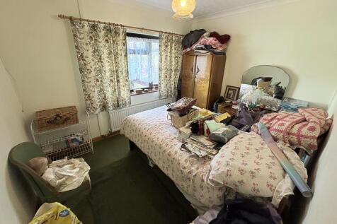 REAR DOUBLE BEDROOM 4