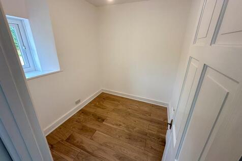 BEDROOM 2 / HOME OFFICE