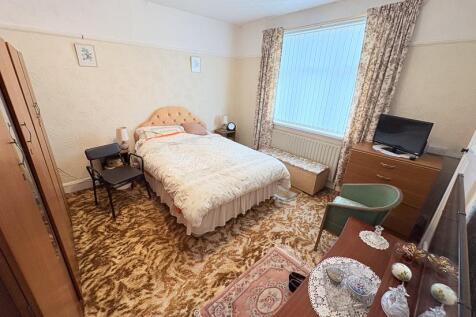 REAR DOUBLE BEDROOM 2