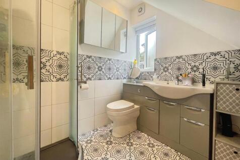 Downstairs family bathroom