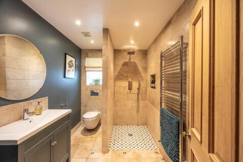 Downstairs Shower...