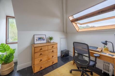 Bedroom 6 / Study